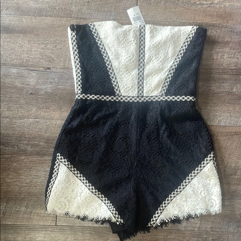 NWT Alexis Lace strapless Romper